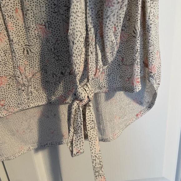 AG Floral Blouse with tie sleeves - Picture 3 of 4